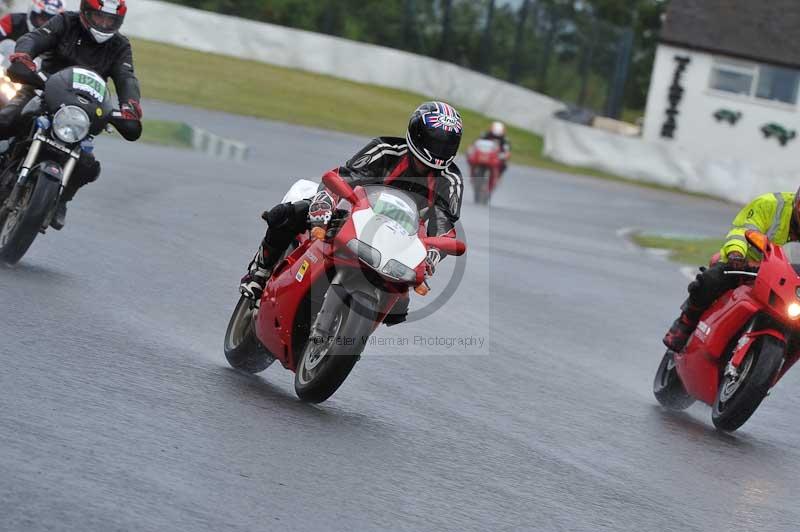 Mallory park Leicestershire;Mallory park photographs;Motorcycle action photographs;classic bikes;event digital images;eventdigitalimages;mallory park;no limits trackday;peter wileman photography;vintage bikes;vintage motorcycles;vmcc festival 1000 bikes