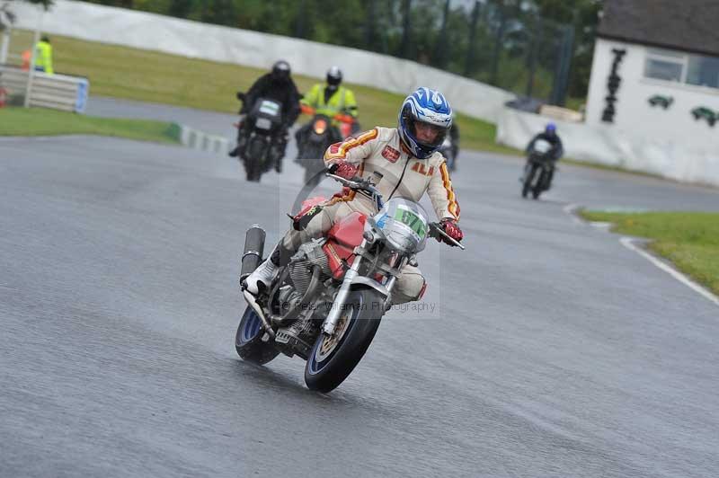 Mallory park Leicestershire;Mallory park photographs;Motorcycle action photographs;classic bikes;event digital images;eventdigitalimages;mallory park;no limits trackday;peter wileman photography;vintage bikes;vintage motorcycles;vmcc festival 1000 bikes