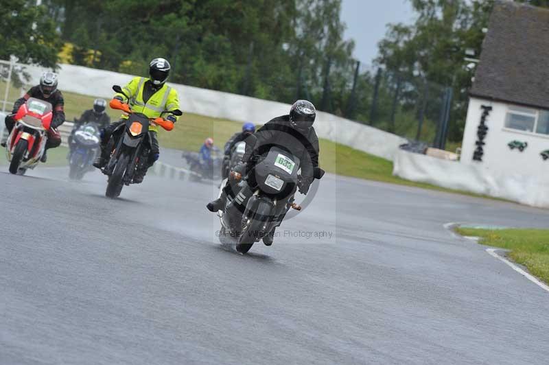 Mallory park Leicestershire;Mallory park photographs;Motorcycle action photographs;classic bikes;event digital images;eventdigitalimages;mallory park;no limits trackday;peter wileman photography;vintage bikes;vintage motorcycles;vmcc festival 1000 bikes