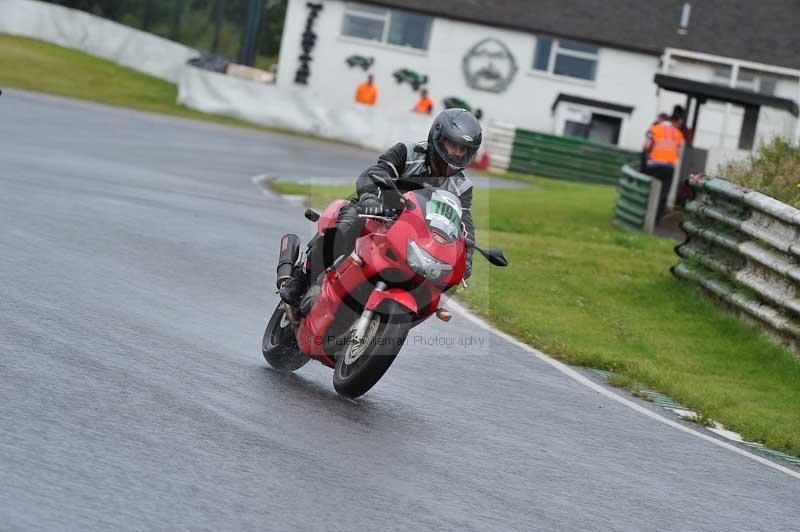 Mallory park Leicestershire;Mallory park photographs;Motorcycle action photographs;classic bikes;event digital images;eventdigitalimages;mallory park;no limits trackday;peter wileman photography;vintage bikes;vintage motorcycles;vmcc festival 1000 bikes