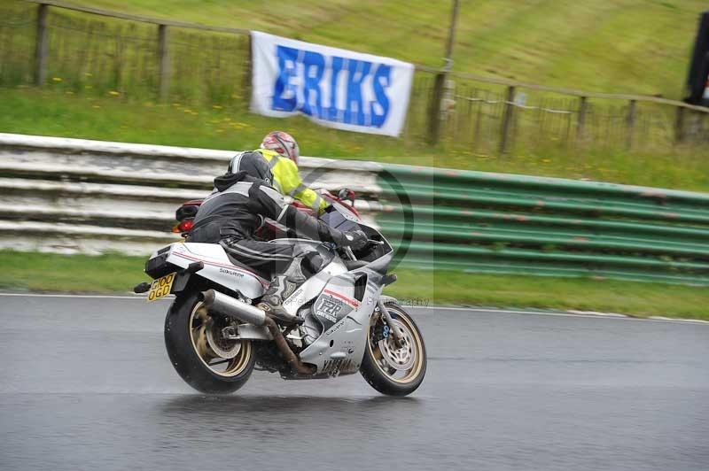 Mallory park Leicestershire;Mallory park photographs;Motorcycle action photographs;classic bikes;event digital images;eventdigitalimages;mallory park;no limits trackday;peter wileman photography;vintage bikes;vintage motorcycles;vmcc festival 1000 bikes