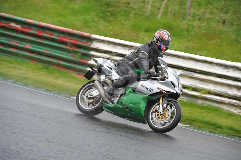 Mallory park Leicestershire;Mallory park photographs;Motorcycle action photographs;classic bikes;event digital images;eventdigitalimages;mallory park;no limits trackday;peter wileman photography;vintage bikes;vintage motorcycles;vmcc festival 1000 bikes