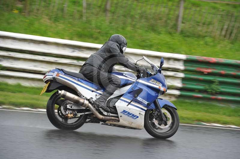 Mallory park Leicestershire;Mallory park photographs;Motorcycle action photographs;classic bikes;event digital images;eventdigitalimages;mallory park;no limits trackday;peter wileman photography;vintage bikes;vintage motorcycles;vmcc festival 1000 bikes