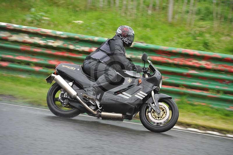 Mallory park Leicestershire;Mallory park photographs;Motorcycle action photographs;classic bikes;event digital images;eventdigitalimages;mallory park;no limits trackday;peter wileman photography;vintage bikes;vintage motorcycles;vmcc festival 1000 bikes