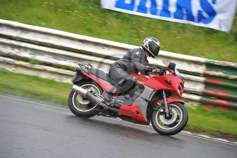 Mallory park Leicestershire;Mallory park photographs;Motorcycle action photographs;classic bikes;event digital images;eventdigitalimages;mallory park;no limits trackday;peter wileman photography;vintage bikes;vintage motorcycles;vmcc festival 1000 bikes