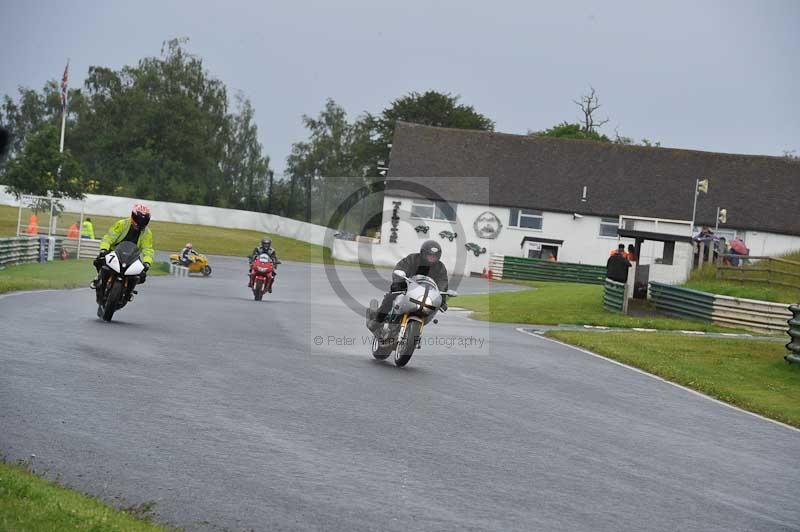 Mallory park Leicestershire;Mallory park photographs;Motorcycle action photographs;classic bikes;event digital images;eventdigitalimages;mallory park;no limits trackday;peter wileman photography;vintage bikes;vintage motorcycles;vmcc festival 1000 bikes