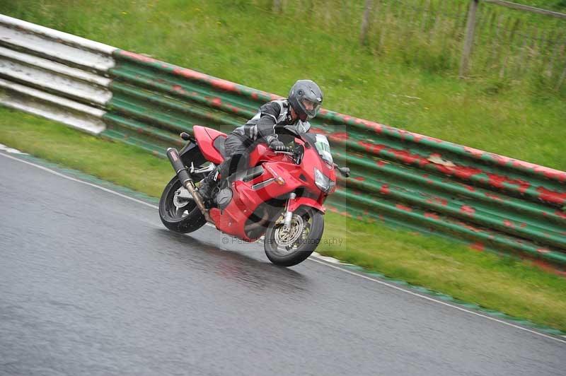 Mallory park Leicestershire;Mallory park photographs;Motorcycle action photographs;classic bikes;event digital images;eventdigitalimages;mallory park;no limits trackday;peter wileman photography;vintage bikes;vintage motorcycles;vmcc festival 1000 bikes