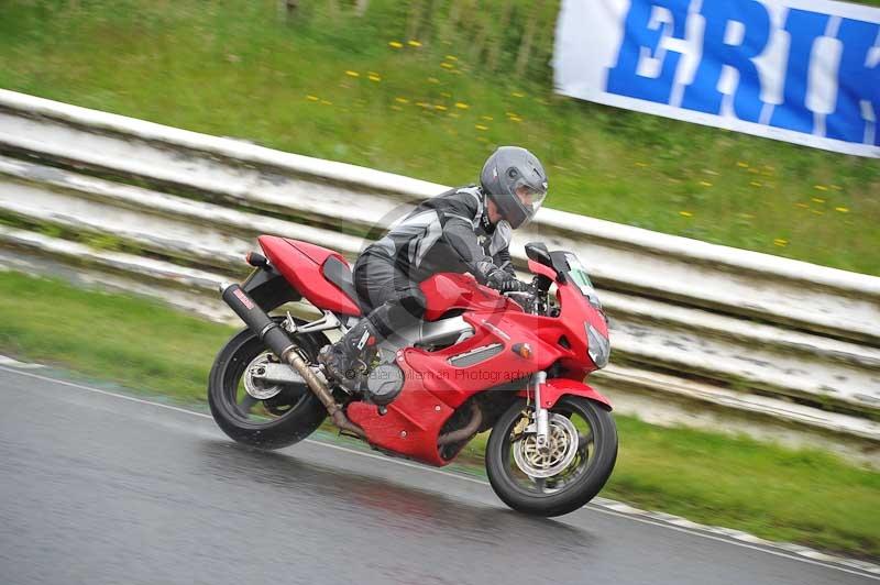 Mallory park Leicestershire;Mallory park photographs;Motorcycle action photographs;classic bikes;event digital images;eventdigitalimages;mallory park;no limits trackday;peter wileman photography;vintage bikes;vintage motorcycles;vmcc festival 1000 bikes