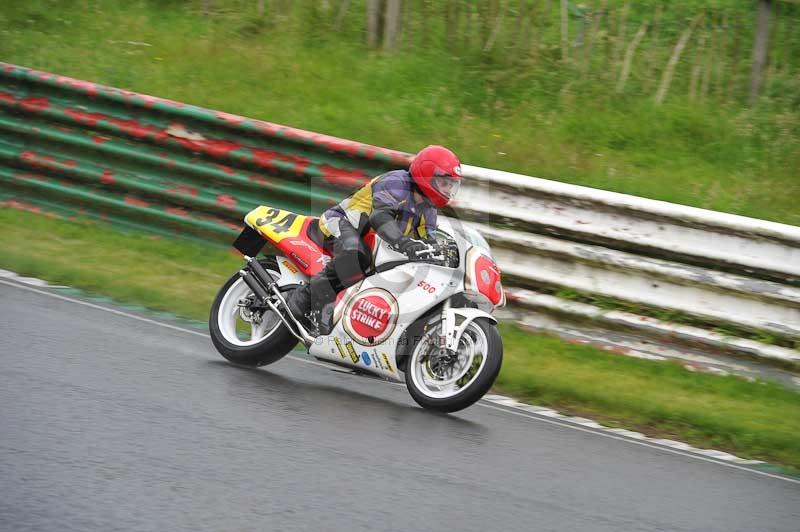 Mallory park Leicestershire;Mallory park photographs;Motorcycle action photographs;classic bikes;event digital images;eventdigitalimages;mallory park;no limits trackday;peter wileman photography;vintage bikes;vintage motorcycles;vmcc festival 1000 bikes