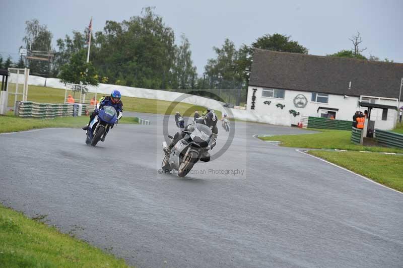 Mallory park Leicestershire;Mallory park photographs;Motorcycle action photographs;classic bikes;event digital images;eventdigitalimages;mallory park;no limits trackday;peter wileman photography;vintage bikes;vintage motorcycles;vmcc festival 1000 bikes