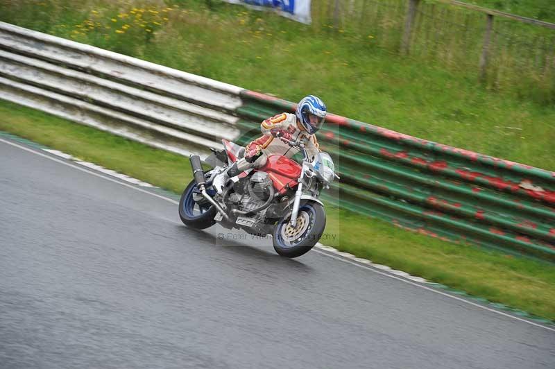 Mallory park Leicestershire;Mallory park photographs;Motorcycle action photographs;classic bikes;event digital images;eventdigitalimages;mallory park;no limits trackday;peter wileman photography;vintage bikes;vintage motorcycles;vmcc festival 1000 bikes