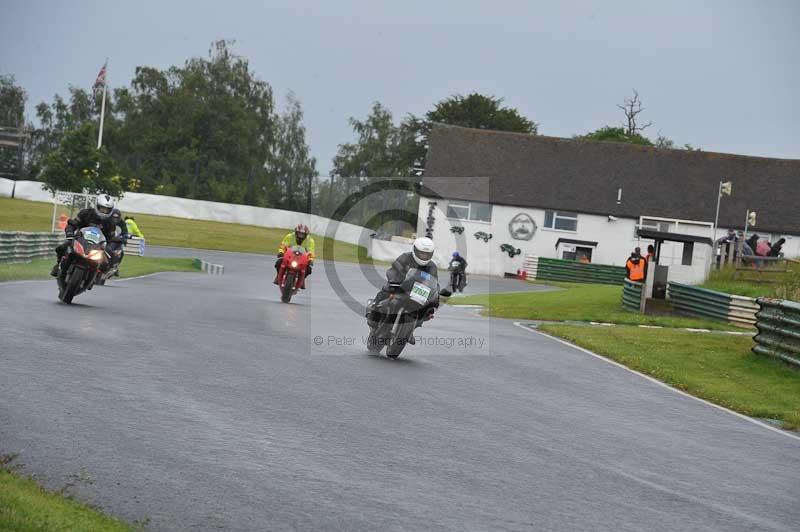 Mallory park Leicestershire;Mallory park photographs;Motorcycle action photographs;classic bikes;event digital images;eventdigitalimages;mallory park;no limits trackday;peter wileman photography;vintage bikes;vintage motorcycles;vmcc festival 1000 bikes