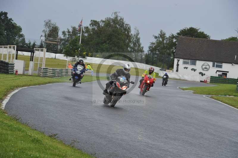 Mallory park Leicestershire;Mallory park photographs;Motorcycle action photographs;classic bikes;event digital images;eventdigitalimages;mallory park;no limits trackday;peter wileman photography;vintage bikes;vintage motorcycles;vmcc festival 1000 bikes