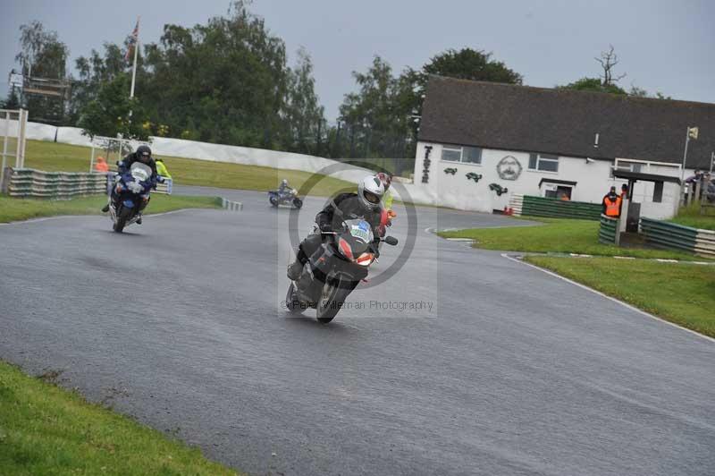 Mallory park Leicestershire;Mallory park photographs;Motorcycle action photographs;classic bikes;event digital images;eventdigitalimages;mallory park;no limits trackday;peter wileman photography;vintage bikes;vintage motorcycles;vmcc festival 1000 bikes