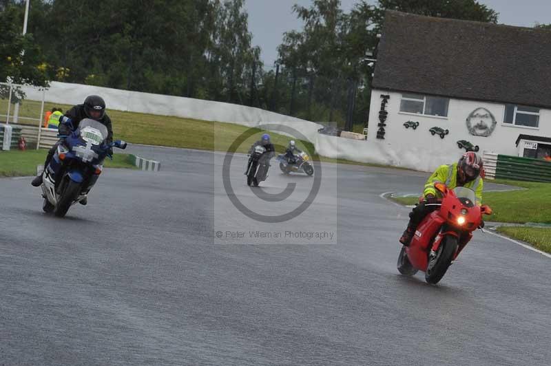 Mallory park Leicestershire;Mallory park photographs;Motorcycle action photographs;classic bikes;event digital images;eventdigitalimages;mallory park;no limits trackday;peter wileman photography;vintage bikes;vintage motorcycles;vmcc festival 1000 bikes