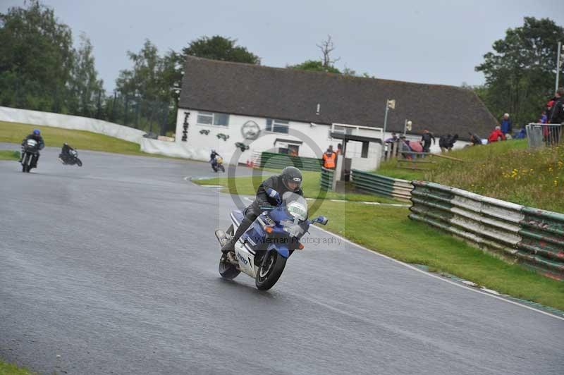 Mallory park Leicestershire;Mallory park photographs;Motorcycle action photographs;classic bikes;event digital images;eventdigitalimages;mallory park;no limits trackday;peter wileman photography;vintage bikes;vintage motorcycles;vmcc festival 1000 bikes