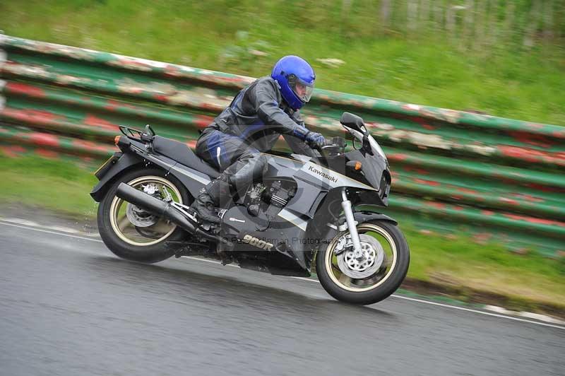 Mallory park Leicestershire;Mallory park photographs;Motorcycle action photographs;classic bikes;event digital images;eventdigitalimages;mallory park;no limits trackday;peter wileman photography;vintage bikes;vintage motorcycles;vmcc festival 1000 bikes