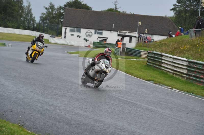 Mallory park Leicestershire;Mallory park photographs;Motorcycle action photographs;classic bikes;event digital images;eventdigitalimages;mallory park;no limits trackday;peter wileman photography;vintage bikes;vintage motorcycles;vmcc festival 1000 bikes