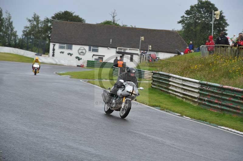 Mallory park Leicestershire;Mallory park photographs;Motorcycle action photographs;classic bikes;event digital images;eventdigitalimages;mallory park;no limits trackday;peter wileman photography;vintage bikes;vintage motorcycles;vmcc festival 1000 bikes