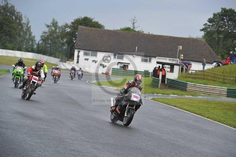 Mallory park Leicestershire;Mallory park photographs;Motorcycle action photographs;classic bikes;event digital images;eventdigitalimages;mallory park;no limits trackday;peter wileman photography;vintage bikes;vintage motorcycles;vmcc festival 1000 bikes