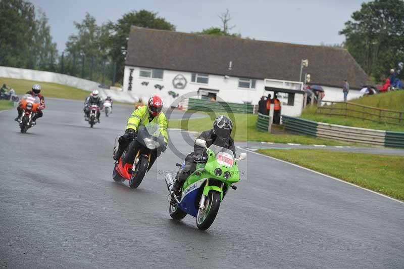 Mallory park Leicestershire;Mallory park photographs;Motorcycle action photographs;classic bikes;event digital images;eventdigitalimages;mallory park;no limits trackday;peter wileman photography;vintage bikes;vintage motorcycles;vmcc festival 1000 bikes