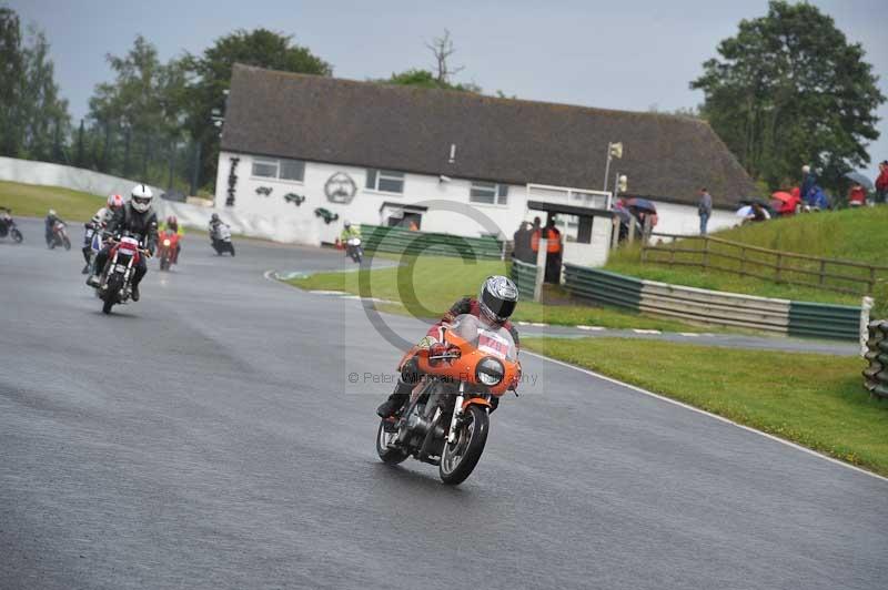 Mallory park Leicestershire;Mallory park photographs;Motorcycle action photographs;classic bikes;event digital images;eventdigitalimages;mallory park;no limits trackday;peter wileman photography;vintage bikes;vintage motorcycles;vmcc festival 1000 bikes