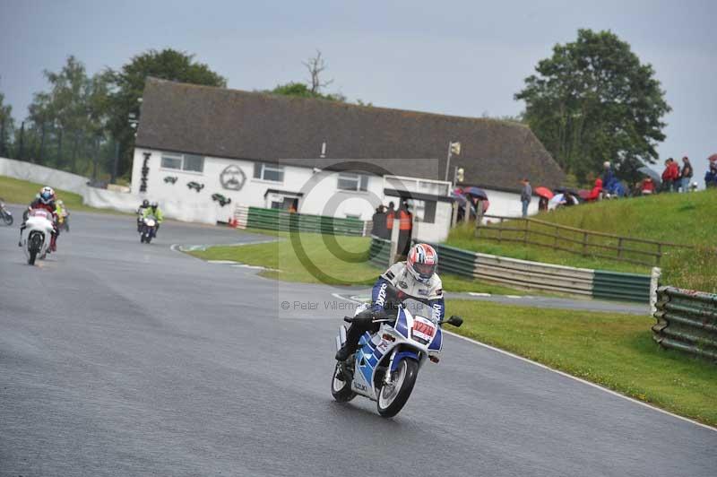 Mallory park Leicestershire;Mallory park photographs;Motorcycle action photographs;classic bikes;event digital images;eventdigitalimages;mallory park;no limits trackday;peter wileman photography;vintage bikes;vintage motorcycles;vmcc festival 1000 bikes