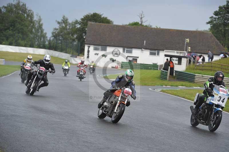 Mallory park Leicestershire;Mallory park photographs;Motorcycle action photographs;classic bikes;event digital images;eventdigitalimages;mallory park;no limits trackday;peter wileman photography;vintage bikes;vintage motorcycles;vmcc festival 1000 bikes