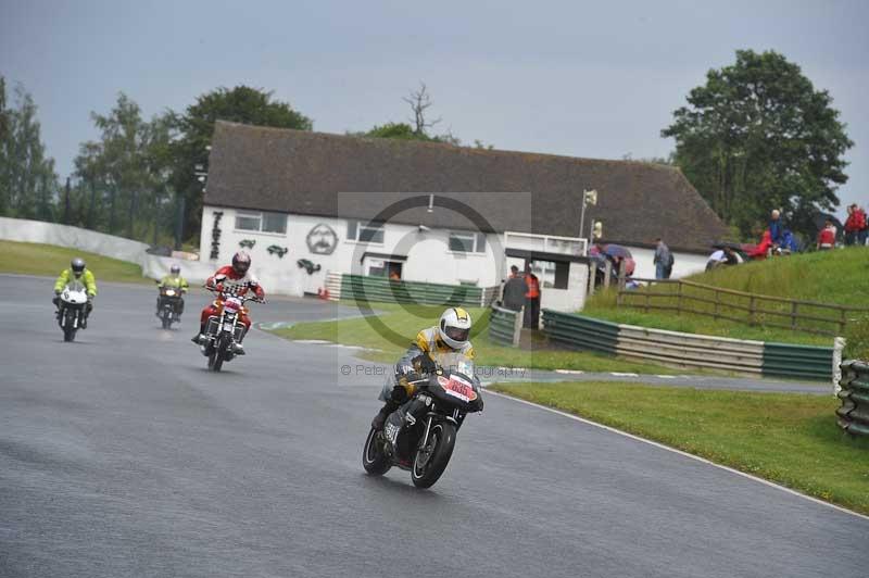 Mallory park Leicestershire;Mallory park photographs;Motorcycle action photographs;classic bikes;event digital images;eventdigitalimages;mallory park;no limits trackday;peter wileman photography;vintage bikes;vintage motorcycles;vmcc festival 1000 bikes