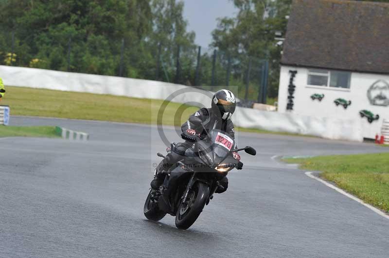 Mallory park Leicestershire;Mallory park photographs;Motorcycle action photographs;classic bikes;event digital images;eventdigitalimages;mallory park;no limits trackday;peter wileman photography;vintage bikes;vintage motorcycles;vmcc festival 1000 bikes