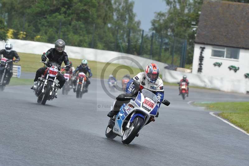 Mallory park Leicestershire;Mallory park photographs;Motorcycle action photographs;classic bikes;event digital images;eventdigitalimages;mallory park;no limits trackday;peter wileman photography;vintage bikes;vintage motorcycles;vmcc festival 1000 bikes