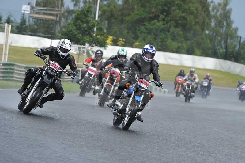 Mallory park Leicestershire;Mallory park photographs;Motorcycle action photographs;classic bikes;event digital images;eventdigitalimages;mallory park;no limits trackday;peter wileman photography;vintage bikes;vintage motorcycles;vmcc festival 1000 bikes