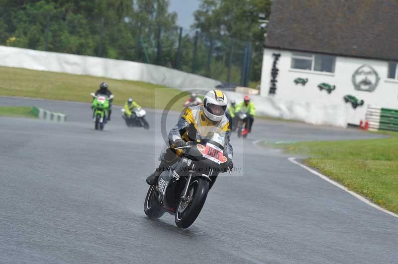 Mallory park Leicestershire;Mallory park photographs;Motorcycle action photographs;classic bikes;event digital images;eventdigitalimages;mallory park;no limits trackday;peter wileman photography;vintage bikes;vintage motorcycles;vmcc festival 1000 bikes