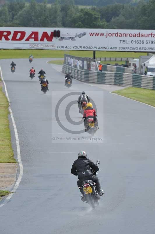 Mallory park Leicestershire;Mallory park photographs;Motorcycle action photographs;classic bikes;event digital images;eventdigitalimages;mallory park;no limits trackday;peter wileman photography;vintage bikes;vintage motorcycles;vmcc festival 1000 bikes