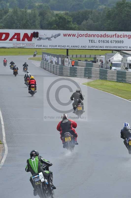 Mallory park Leicestershire;Mallory park photographs;Motorcycle action photographs;classic bikes;event digital images;eventdigitalimages;mallory park;no limits trackday;peter wileman photography;vintage bikes;vintage motorcycles;vmcc festival 1000 bikes