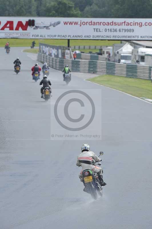 Mallory park Leicestershire;Mallory park photographs;Motorcycle action photographs;classic bikes;event digital images;eventdigitalimages;mallory park;no limits trackday;peter wileman photography;vintage bikes;vintage motorcycles;vmcc festival 1000 bikes