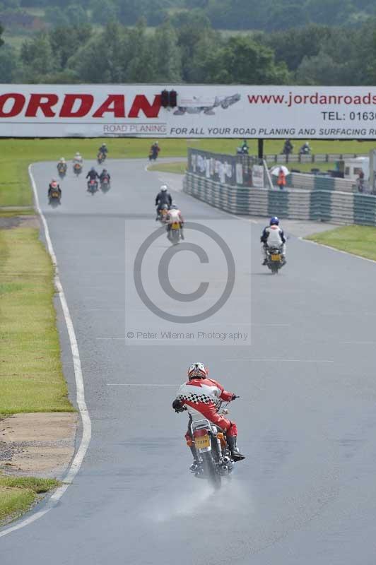 Mallory park Leicestershire;Mallory park photographs;Motorcycle action photographs;classic bikes;event digital images;eventdigitalimages;mallory park;no limits trackday;peter wileman photography;vintage bikes;vintage motorcycles;vmcc festival 1000 bikes