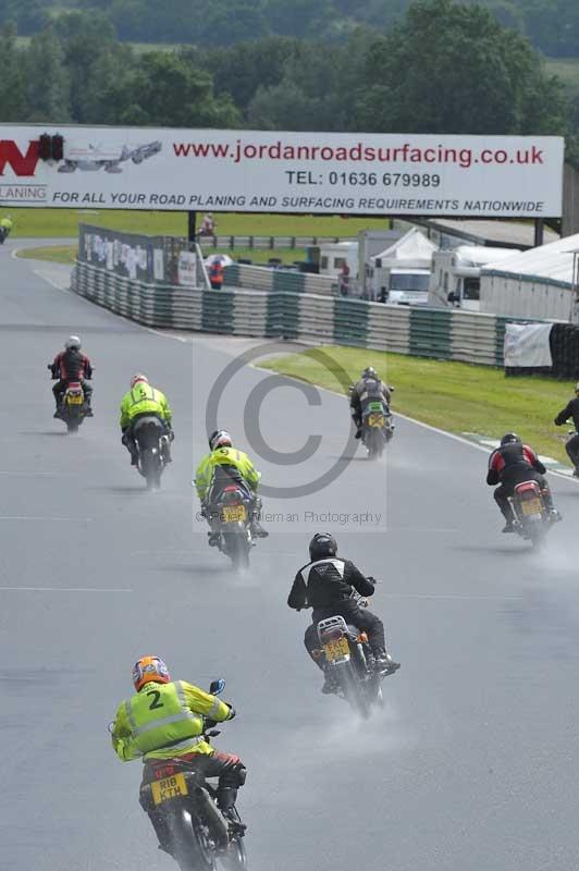 Mallory park Leicestershire;Mallory park photographs;Motorcycle action photographs;classic bikes;event digital images;eventdigitalimages;mallory park;no limits trackday;peter wileman photography;vintage bikes;vintage motorcycles;vmcc festival 1000 bikes