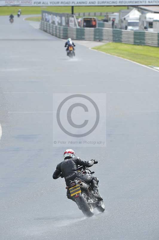 Mallory park Leicestershire;Mallory park photographs;Motorcycle action photographs;classic bikes;event digital images;eventdigitalimages;mallory park;no limits trackday;peter wileman photography;vintage bikes;vintage motorcycles;vmcc festival 1000 bikes