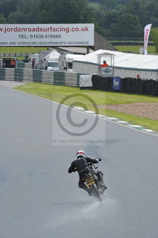 Mallory park Leicestershire;Mallory park photographs;Motorcycle action photographs;classic bikes;event digital images;eventdigitalimages;mallory park;no limits trackday;peter wileman photography;vintage bikes;vintage motorcycles;vmcc festival 1000 bikes