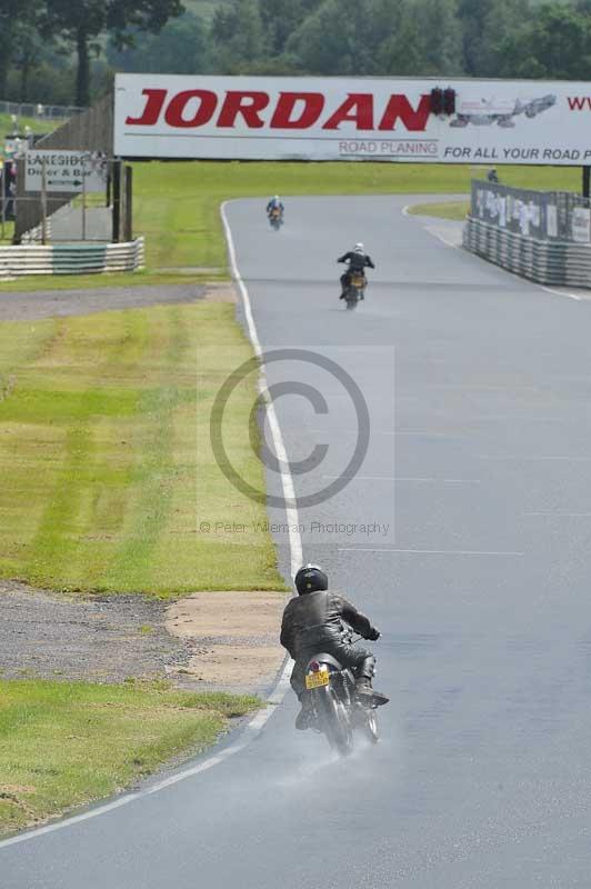 Mallory park Leicestershire;Mallory park photographs;Motorcycle action photographs;classic bikes;event digital images;eventdigitalimages;mallory park;no limits trackday;peter wileman photography;vintage bikes;vintage motorcycles;vmcc festival 1000 bikes