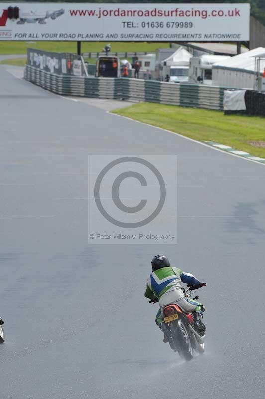 Mallory park Leicestershire;Mallory park photographs;Motorcycle action photographs;classic bikes;event digital images;eventdigitalimages;mallory park;no limits trackday;peter wileman photography;vintage bikes;vintage motorcycles;vmcc festival 1000 bikes