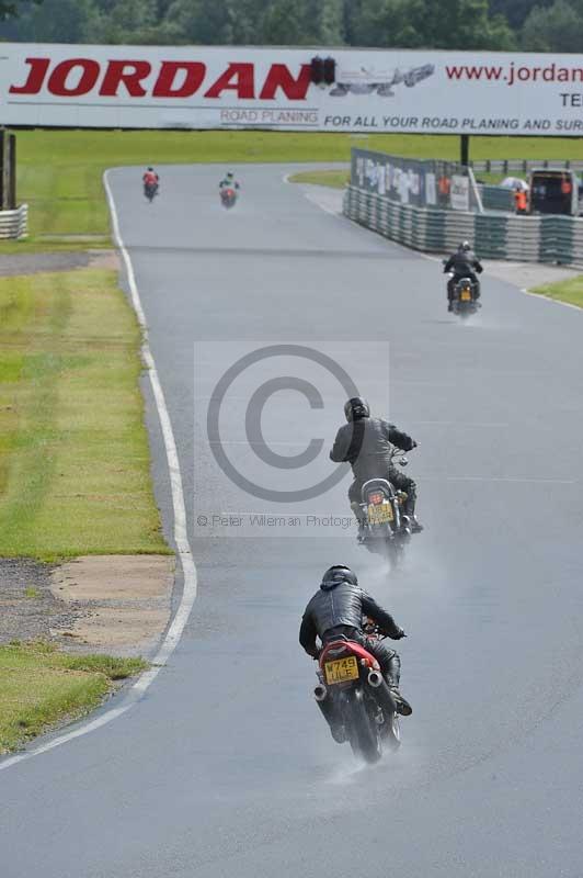 Mallory park Leicestershire;Mallory park photographs;Motorcycle action photographs;classic bikes;event digital images;eventdigitalimages;mallory park;no limits trackday;peter wileman photography;vintage bikes;vintage motorcycles;vmcc festival 1000 bikes