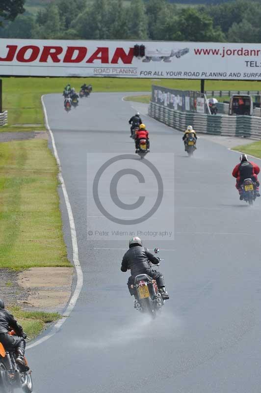 Mallory park Leicestershire;Mallory park photographs;Motorcycle action photographs;classic bikes;event digital images;eventdigitalimages;mallory park;no limits trackday;peter wileman photography;vintage bikes;vintage motorcycles;vmcc festival 1000 bikes