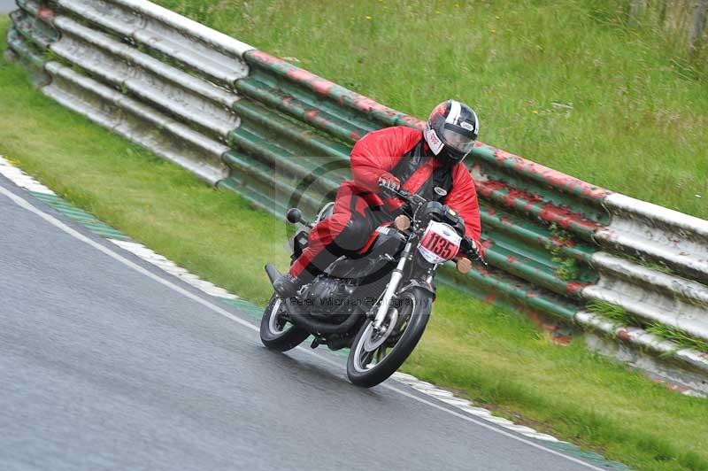 Mallory park Leicestershire;Mallory park photographs;Motorcycle action photographs;classic bikes;event digital images;eventdigitalimages;mallory park;no limits trackday;peter wileman photography;vintage bikes;vintage motorcycles;vmcc festival 1000 bikes