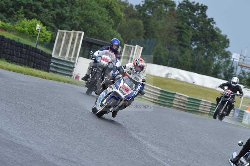 Mallory park Leicestershire;Mallory park photographs;Motorcycle action photographs;classic bikes;event digital images;eventdigitalimages;mallory park;no limits trackday;peter wileman photography;vintage bikes;vintage motorcycles;vmcc festival 1000 bikes