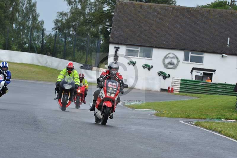 Mallory park Leicestershire;Mallory park photographs;Motorcycle action photographs;classic bikes;event digital images;eventdigitalimages;mallory park;no limits trackday;peter wileman photography;vintage bikes;vintage motorcycles;vmcc festival 1000 bikes