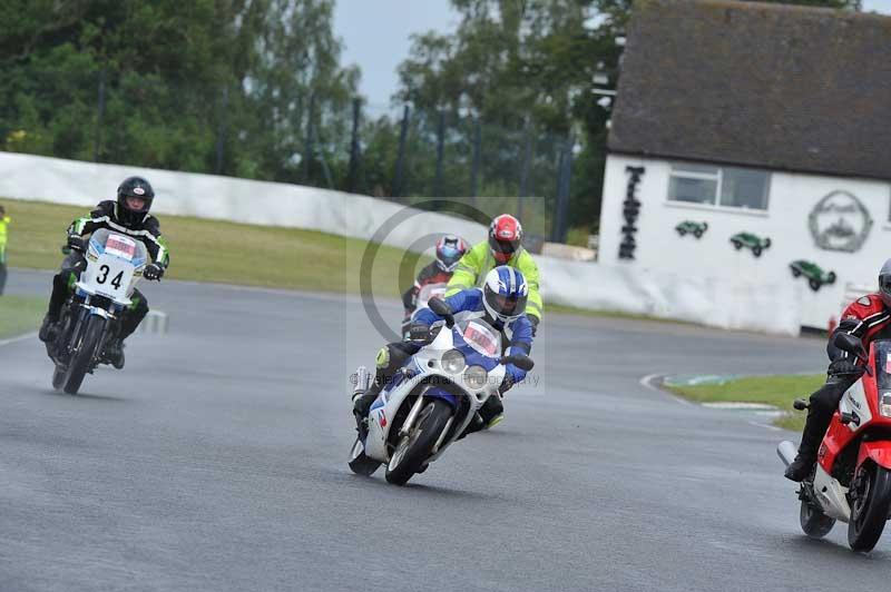 Mallory park Leicestershire;Mallory park photographs;Motorcycle action photographs;classic bikes;event digital images;eventdigitalimages;mallory park;no limits trackday;peter wileman photography;vintage bikes;vintage motorcycles;vmcc festival 1000 bikes