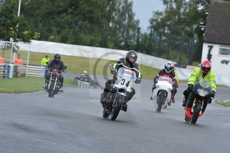 Mallory park Leicestershire;Mallory park photographs;Motorcycle action photographs;classic bikes;event digital images;eventdigitalimages;mallory park;no limits trackday;peter wileman photography;vintage bikes;vintage motorcycles;vmcc festival 1000 bikes