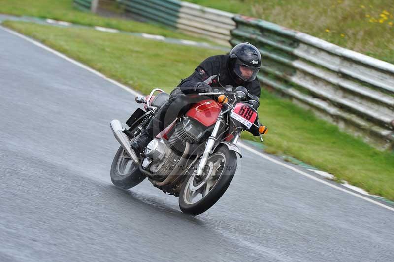 Mallory park Leicestershire;Mallory park photographs;Motorcycle action photographs;classic bikes;event digital images;eventdigitalimages;mallory park;no limits trackday;peter wileman photography;vintage bikes;vintage motorcycles;vmcc festival 1000 bikes